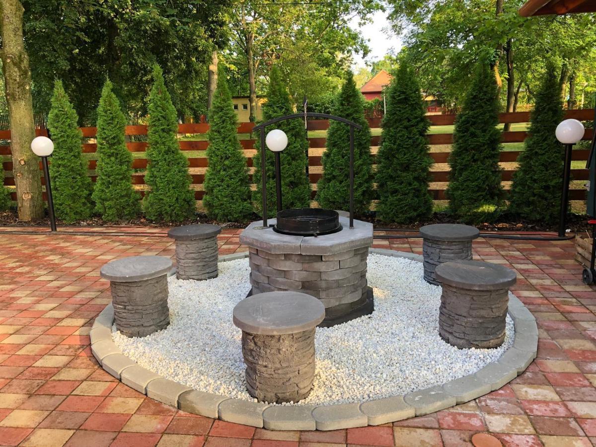 Boro Apartman Tiszafured Exterior photo